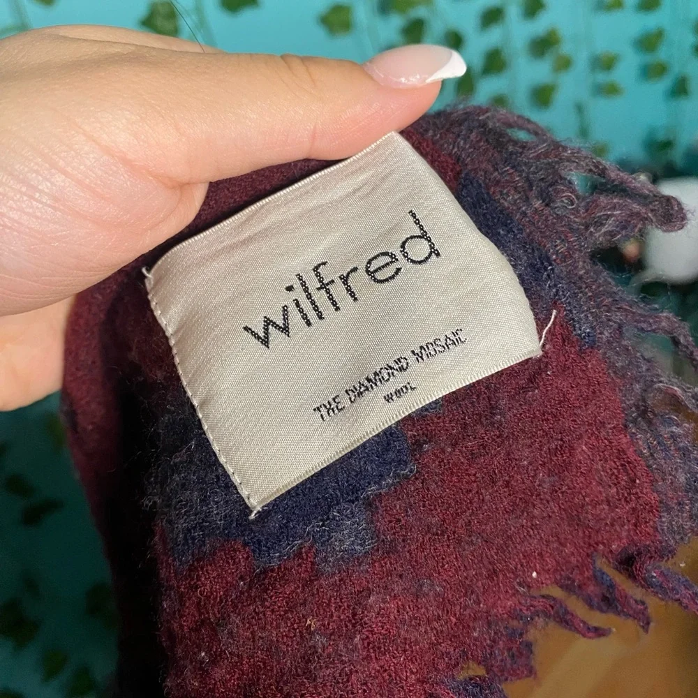 Aritzia Wilfred Blanket Scarf - Picture 4 of 16